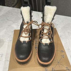 Indigo Rd Iririe combat boot black faux shearing lace up with side zip 9.5M